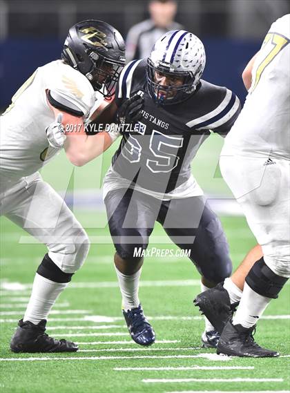 Thumbnail 2 in Pleasant Grove vs. West Orange-Stark (UIL 4A Division 2 Final) photogallery.