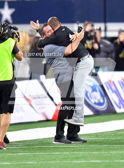 Thumbnail 1 in Pleasant Grove vs. West Orange-Stark (UIL 4A Division 2 Final) photogallery.