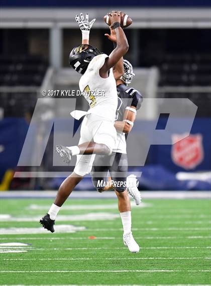 Thumbnail 1 in Pleasant Grove vs. West Orange-Stark (UIL 4A Division 2 Final) photogallery.