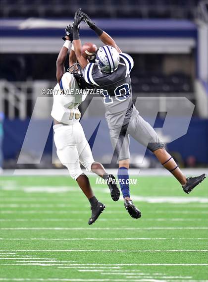 Thumbnail 1 in Pleasant Grove vs. West Orange-Stark (UIL 4A Division 2 Final) photogallery.
