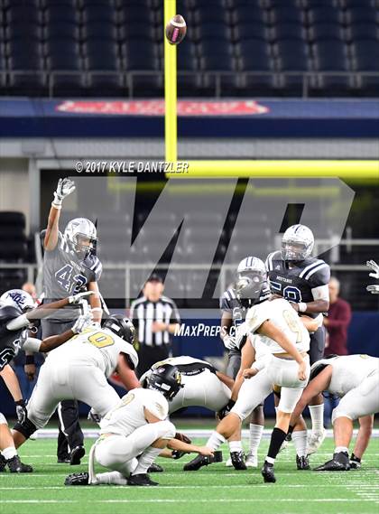 Thumbnail 3 in Pleasant Grove vs. West Orange-Stark (UIL 4A Division 2 Final) photogallery.