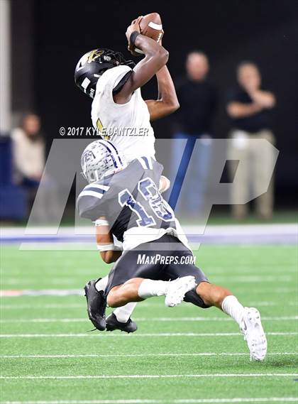 Thumbnail 1 in Pleasant Grove vs. West Orange-Stark (UIL 4A Division 2 Final) photogallery.