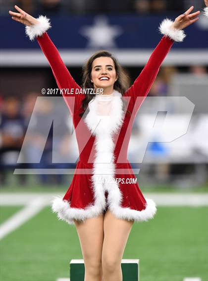 Thumbnail 2 in Pleasant Grove vs. West Orange-Stark (UIL 4A Division 2 Final) photogallery.