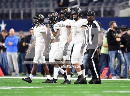 Thumbnail 3 in Pleasant Grove vs. West Orange-Stark (UIL 4A Division 2 Final) photogallery.