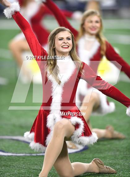 Thumbnail 2 in Pleasant Grove vs. West Orange-Stark (UIL 4A Division 2 Final) photogallery.