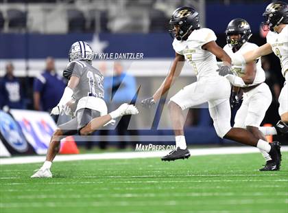 Thumbnail 1 in Pleasant Grove vs. West Orange-Stark (UIL 4A Division 2 Final) photogallery.
