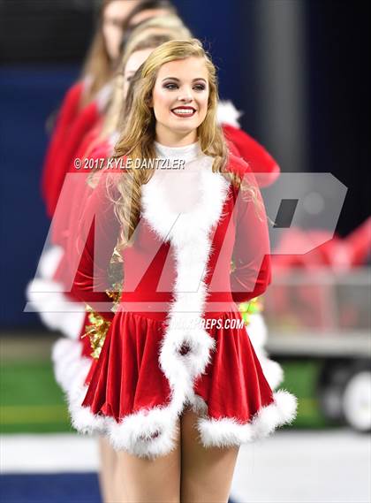 Thumbnail 3 in Pleasant Grove vs. West Orange-Stark (UIL 4A Division 2 Final) photogallery.