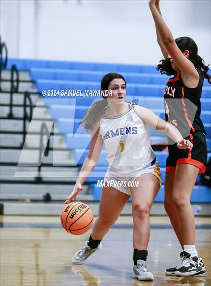 Thumbnail 3 in Beverly Hills vs Holy Martyrs Armenian (Riptide GBB Showcase) photogallery.