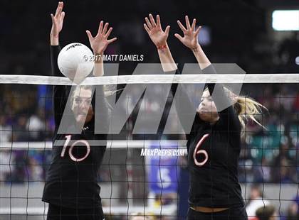 Thumbnail 3 in Eaton vs. Platte Valley (CHSAA 3A Pool 1) photogallery.