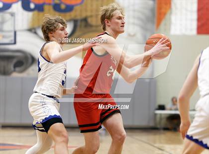 Thumbnail 1 in Lipan vs. Muenster (UIL Basketball 2A Regional Final) photogallery.