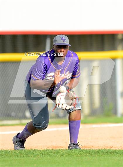 Thumbnail 2 in Easton vs Assumption (LHSAA 4A Bi-District Playoff) photogallery.