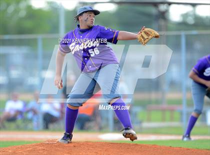 Thumbnail 1 in Easton vs Assumption (LHSAA 4A Bi-District Playoff) photogallery.
