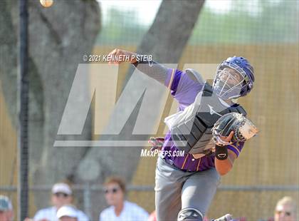 Thumbnail 1 in Easton vs Assumption (LHSAA 4A Bi-District Playoff) photogallery.