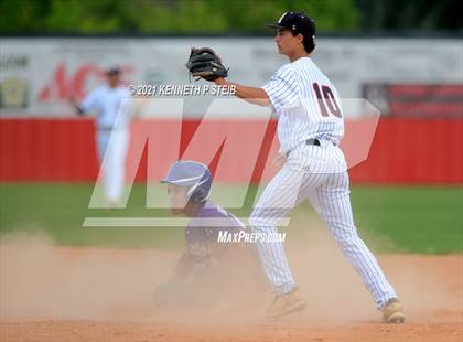 Thumbnail 1 in Easton vs Assumption (LHSAA 4A Bi-District Playoff) photogallery.