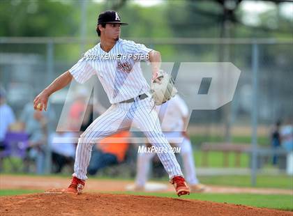 Thumbnail 2 in Easton vs Assumption (LHSAA 4A Bi-District Playoff) photogallery.