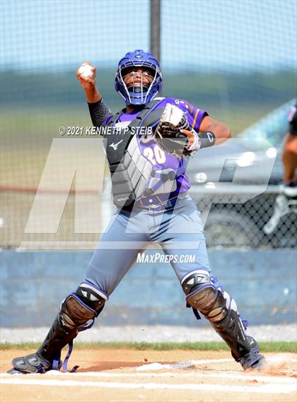 Thumbnail 2 in Easton vs Assumption (LHSAA 4A Bi-District Playoff) photogallery.