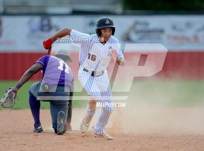 Thumbnail 2 in Easton vs Assumption (LHSAA 4A Bi-District Playoff) photogallery.