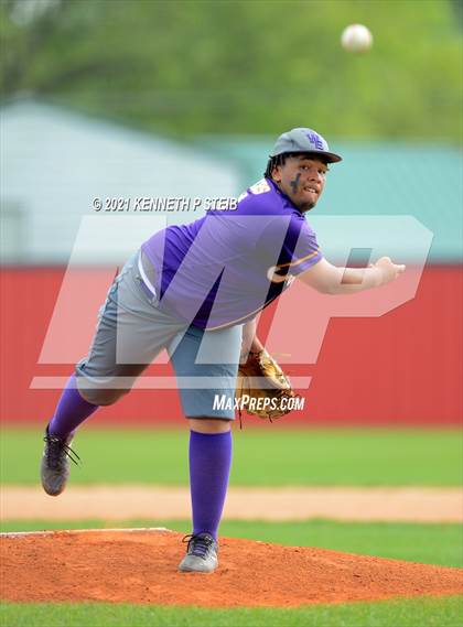 Thumbnail 2 in Easton vs Assumption (LHSAA 4A Bi-District Playoff) photogallery.