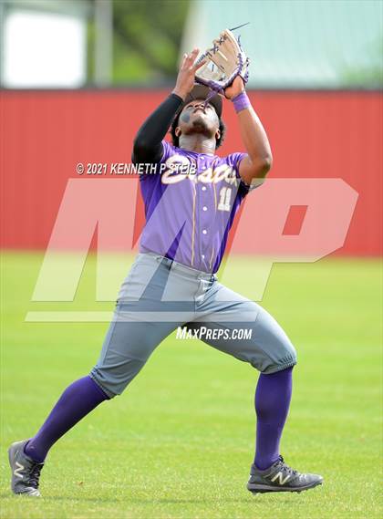 Thumbnail 1 in Easton vs Assumption (LHSAA 4A Bi-District Playoff) photogallery.