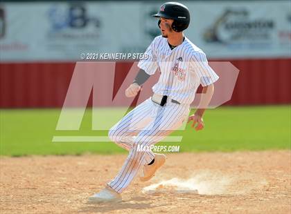 Thumbnail 1 in Easton vs Assumption (LHSAA 4A Bi-District Playoff) photogallery.