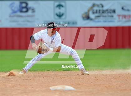Thumbnail 1 in Easton vs Assumption (LHSAA 4A Bi-District Playoff) photogallery.