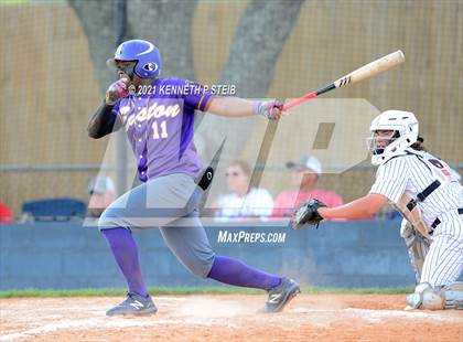 Thumbnail 3 in Easton vs Assumption (LHSAA 4A Bi-District Playoff) photogallery.