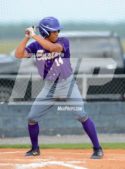 Thumbnail 3 in Easton vs Assumption (LHSAA 4A Bi-District Playoff) photogallery.