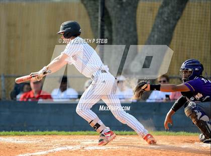 Thumbnail 1 in Easton vs Assumption (LHSAA 4A Bi-District Playoff) photogallery.