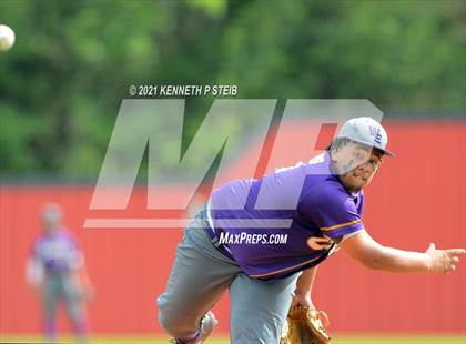 Thumbnail 2 in Easton vs Assumption (LHSAA 4A Bi-District Playoff) photogallery.