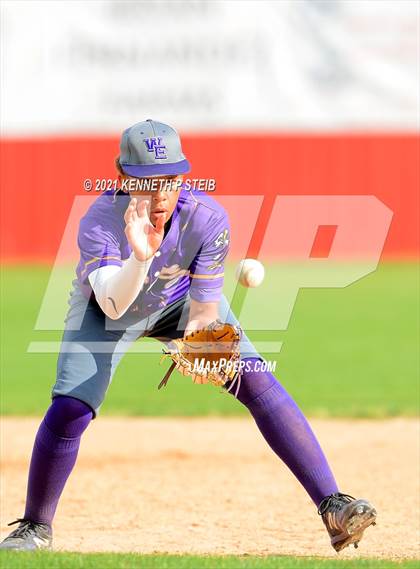 Thumbnail 3 in Easton vs Assumption (LHSAA 4A Bi-District Playoff) photogallery.