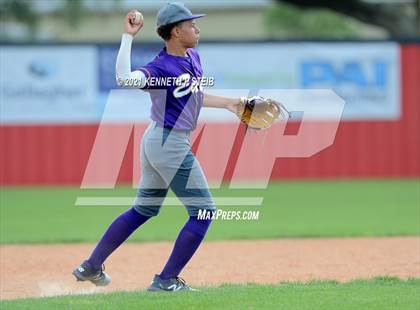 Thumbnail 3 in Easton vs Assumption (LHSAA 4A Bi-District Playoff) photogallery.