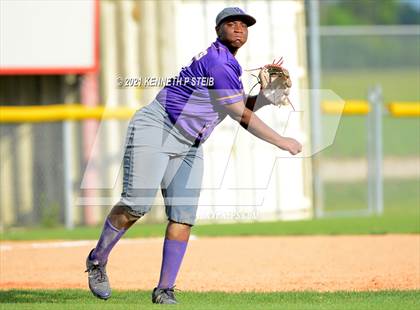 Thumbnail 1 in Easton vs Assumption (LHSAA 4A Bi-District Playoff) photogallery.