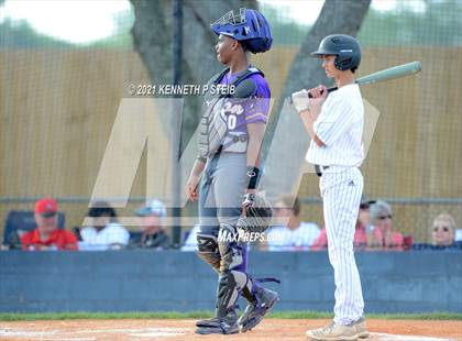 Thumbnail 1 in Easton vs Assumption (LHSAA 4A Bi-District Playoff) photogallery.