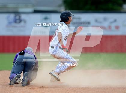 Thumbnail 1 in Easton vs Assumption (LHSAA 4A Bi-District Playoff) photogallery.