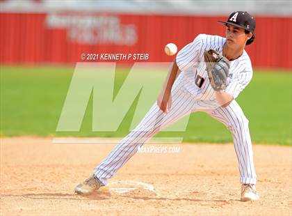 Thumbnail 1 in Easton vs Assumption (LHSAA 4A Bi-District Playoff) photogallery.