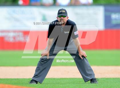 Thumbnail 3 in Easton vs Assumption (LHSAA 4A Bi-District Playoff) photogallery.