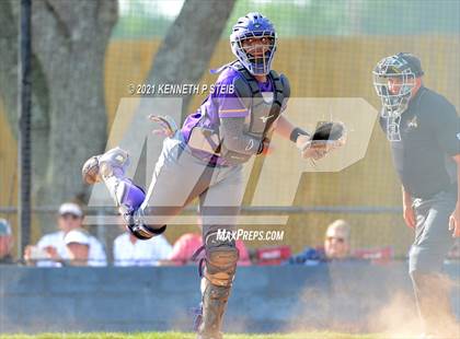 Thumbnail 2 in Easton vs Assumption (LHSAA 4A Bi-District Playoff) photogallery.