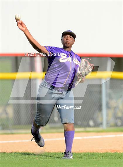 Thumbnail 3 in Easton vs Assumption (LHSAA 4A Bi-District Playoff) photogallery.