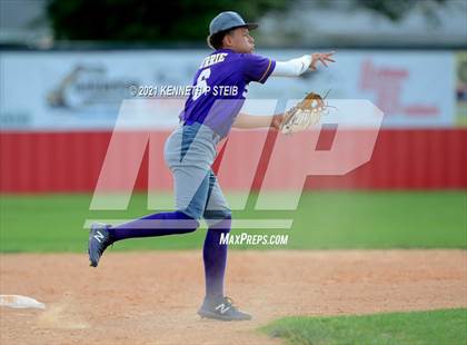 Thumbnail 2 in Easton vs Assumption (LHSAA 4A Bi-District Playoff) photogallery.