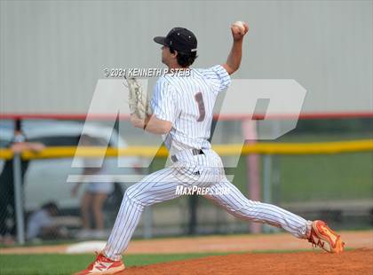 Thumbnail 2 in Easton vs Assumption (LHSAA 4A Bi-District Playoff) photogallery.
