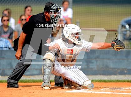 Thumbnail 1 in Easton vs Assumption (LHSAA 4A Bi-District Playoff) photogallery.