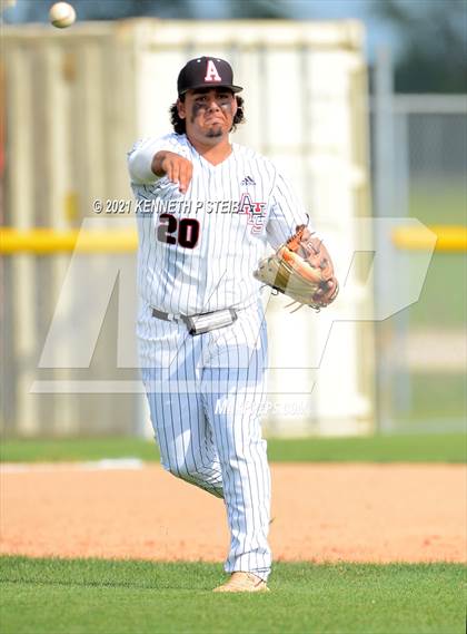 Thumbnail 2 in Easton vs Assumption (LHSAA 4A Bi-District Playoff) photogallery.