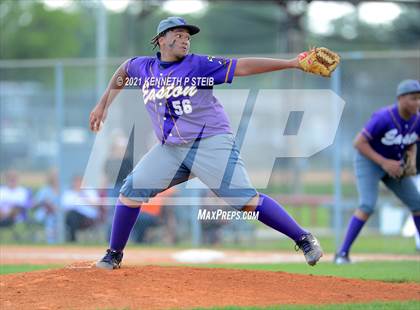 Thumbnail 2 in Easton vs Assumption (LHSAA 4A Bi-District Playoff) photogallery.