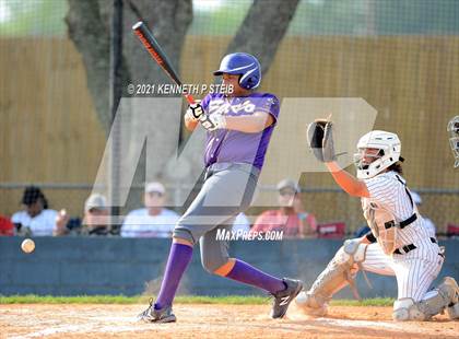 Thumbnail 3 in Easton vs Assumption (LHSAA 4A Bi-District Playoff) photogallery.