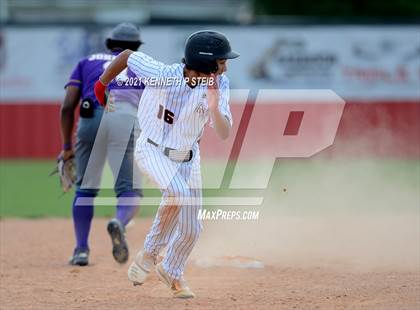 Thumbnail 3 in Easton vs Assumption (LHSAA 4A Bi-District Playoff) photogallery.