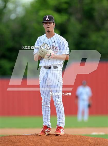 Thumbnail 3 in Easton vs Assumption (LHSAA 4A Bi-District Playoff) photogallery.