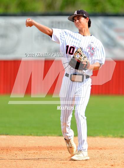 Thumbnail 3 in Easton vs Assumption (LHSAA 4A Bi-District Playoff) photogallery.