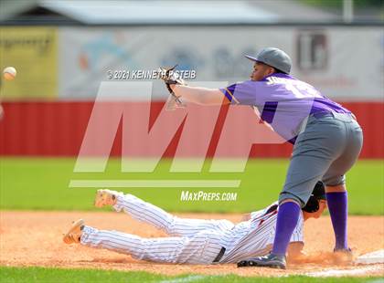 Thumbnail 2 in Easton vs Assumption (LHSAA 4A Bi-District Playoff) photogallery.