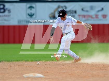 Thumbnail 2 in Easton vs Assumption (LHSAA 4A Bi-District Playoff) photogallery.