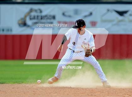 Thumbnail 1 in Easton vs Assumption (LHSAA 4A Bi-District Playoff) photogallery.